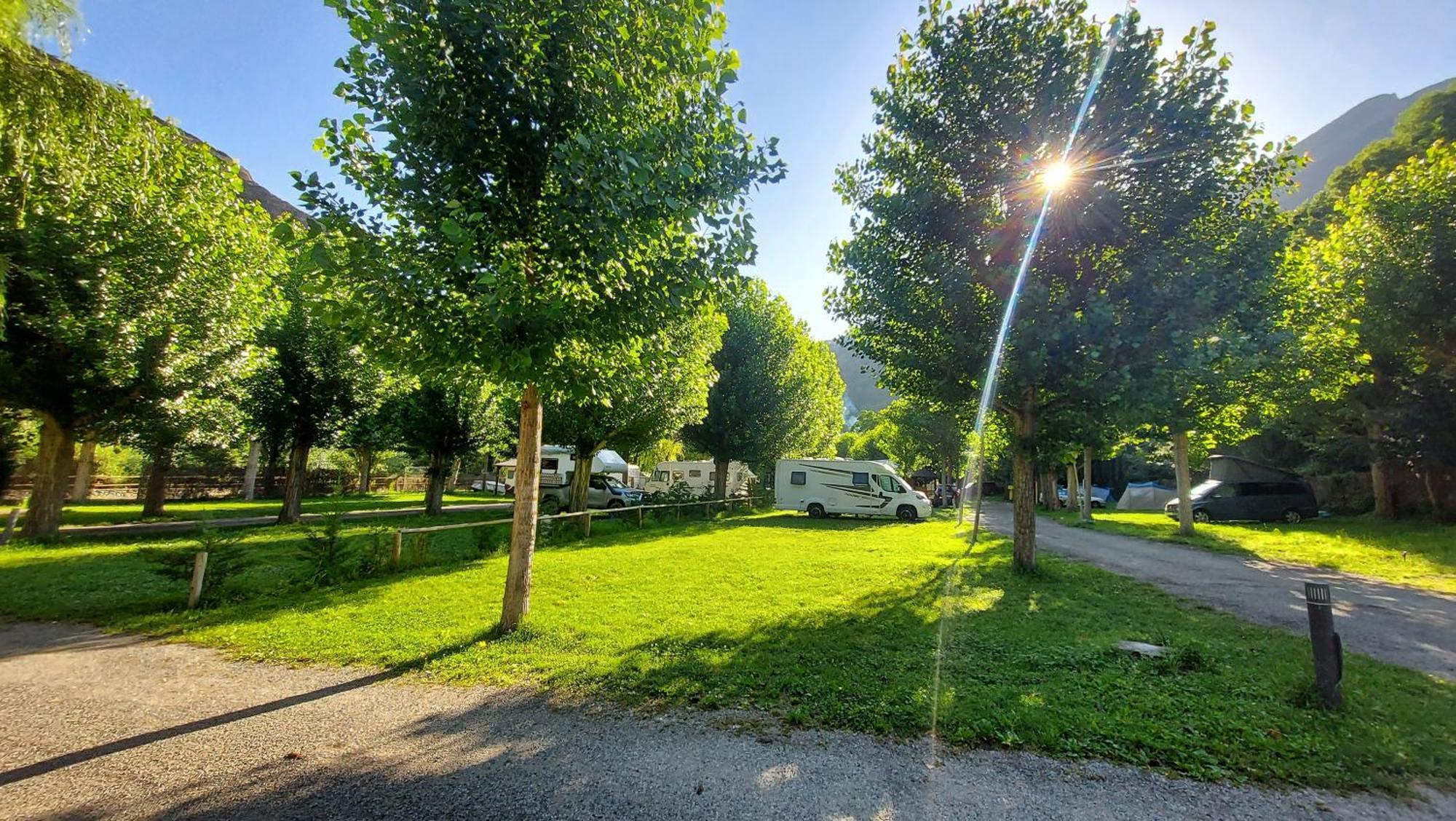 Camping Llavorsí מראה חיצוני תמונה